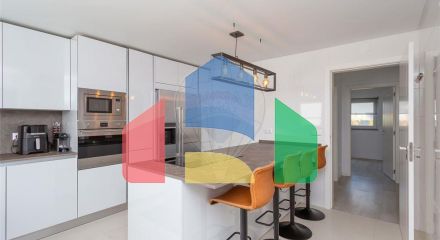 Residential - Single Family Home - T4 - Carcavelos e Parede, Cascais - PT
