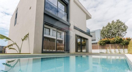 Residential - Single Family Home - T3 - Carcavelos e Parede, Cascais - PT
