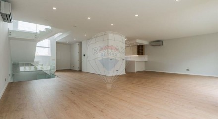 Residential - Single Family Home - T3 - Carcavelos e Parede, Cascais - PT