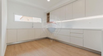 Residential - Single Family Home - T3 - Carcavelos e Parede, Cascais - PT