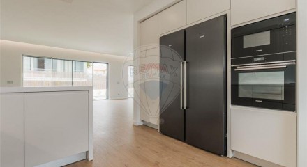 Residential - Single Family Home - T3 - Carcavelos e Parede, Cascais - PT