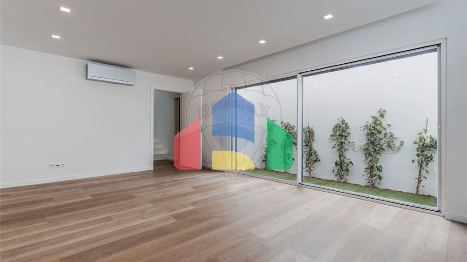 Residential - Single Family Home - T3 - Carcavelos e Parede, Cascais - PT