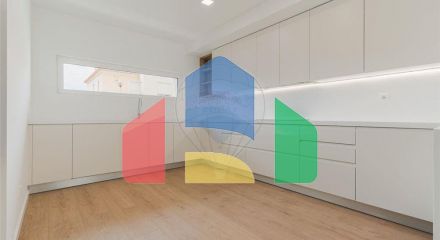Residential - Single Family Home - T3 - Carcavelos e Parede, Cascais - PT