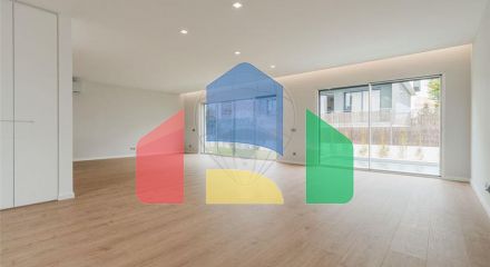 Residential - Single Family Home - T3 - Carcavelos e Parede, Cascais - PT