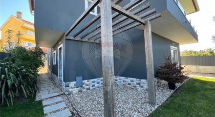 Residential - Single Family Home - T3 - Carcavelos e Parede, Cascais - PT