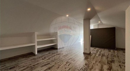 Residential - Single Family Home - T3 - Carcavelos e Parede, Cascais - PT
