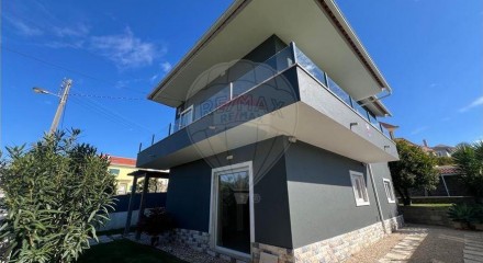 Residential - Single Family Home - T3 - Carcavelos e Parede, Cascais - PT