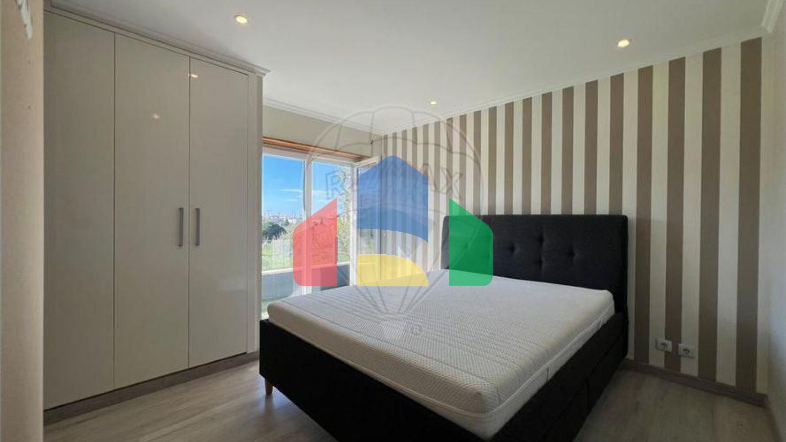 Residential - Single Family Home - T3 - Carcavelos e Parede, Cascais - PT