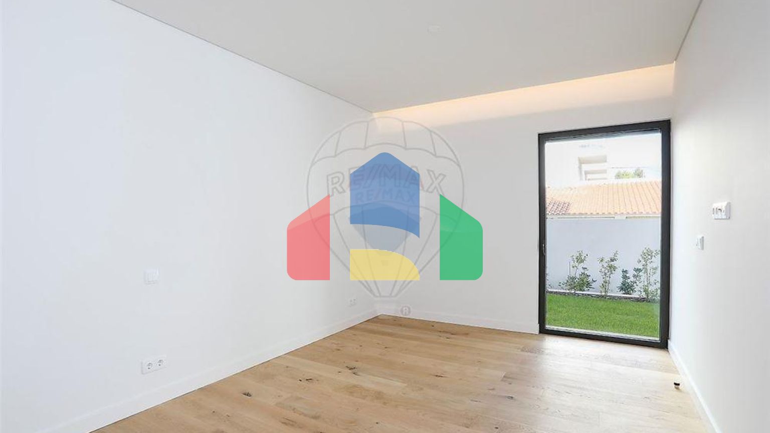 Residential - Condo/Apartment - T4 - Carcavelos e Parede, Cascais - PT