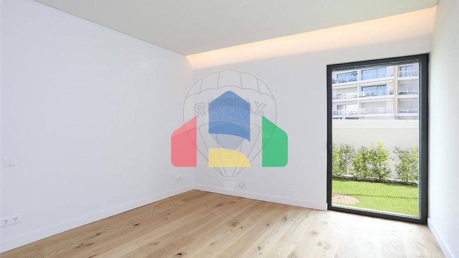 Residential - Condo/Apartment - T4 - Carcavelos e Parede, Cascais - PT