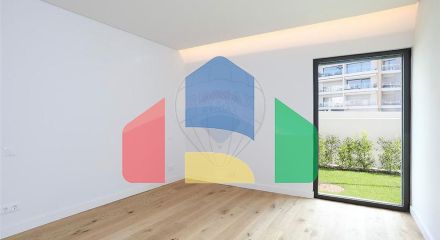 Residential - Condo/Apartment - T4 - Carcavelos e Parede, Cascais - PT