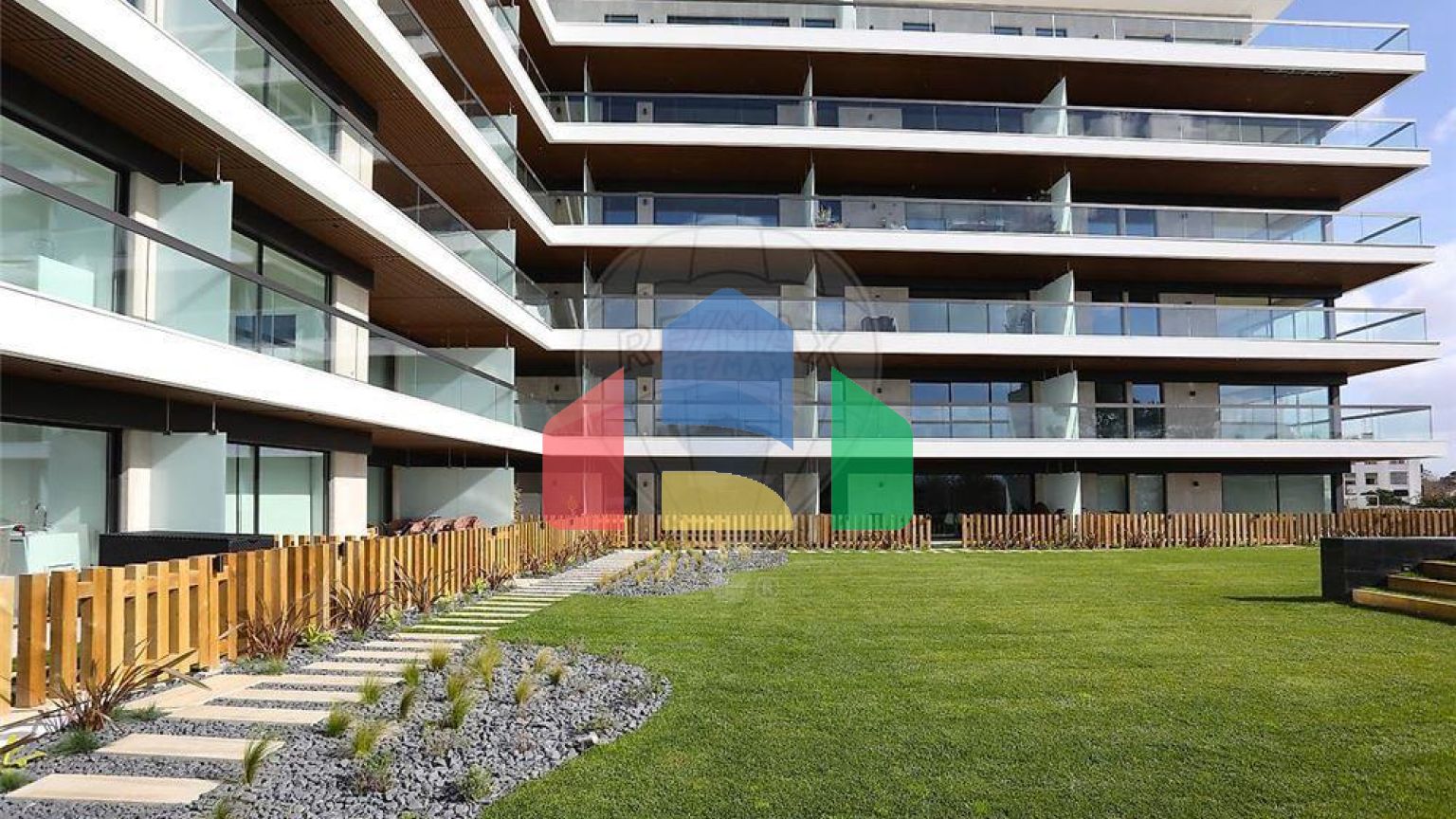 Residential - Condo/Apartment - T4 - Carcavelos e Parede, Cascais - PT