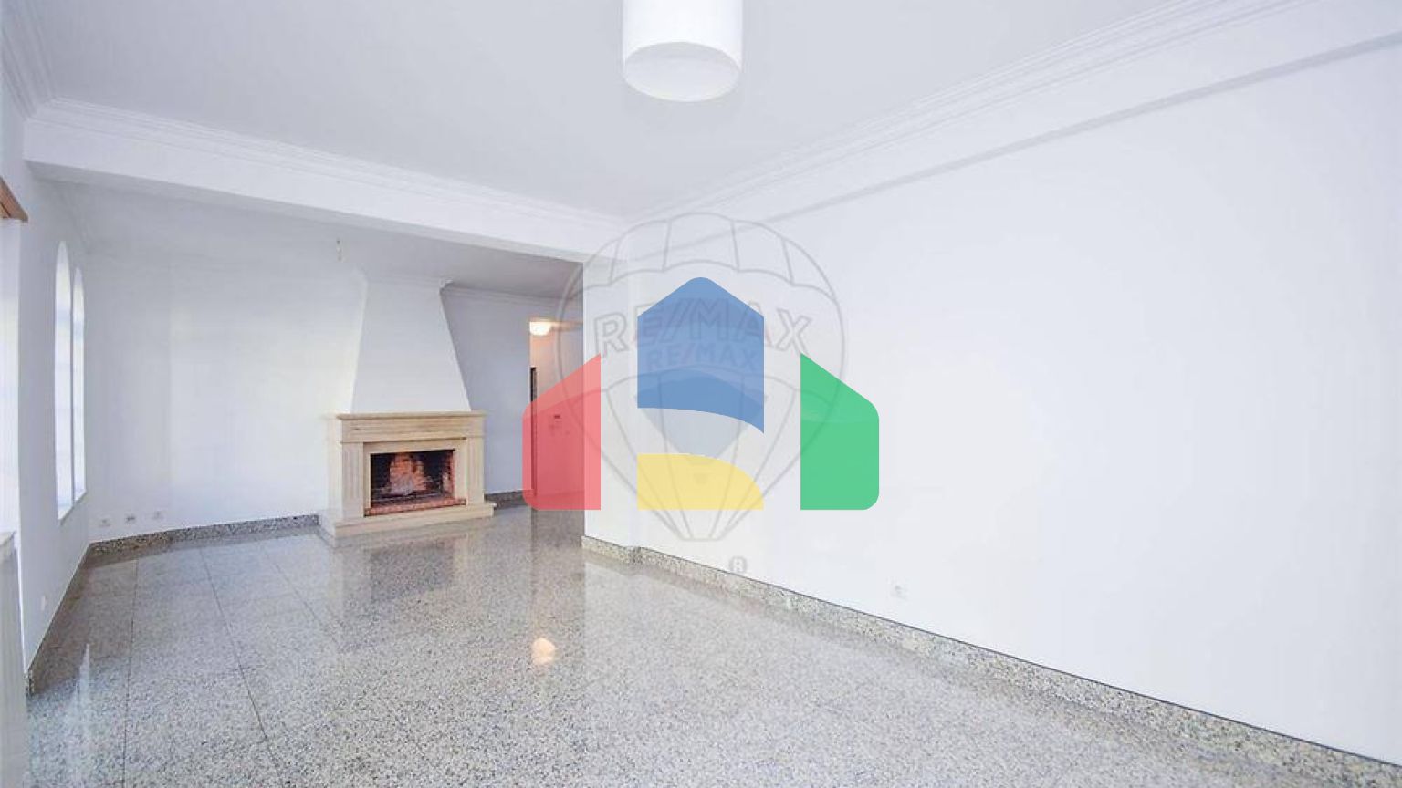 Residential - Single Family Home - T6 - Carcavelos e Parede, Cascais - PT