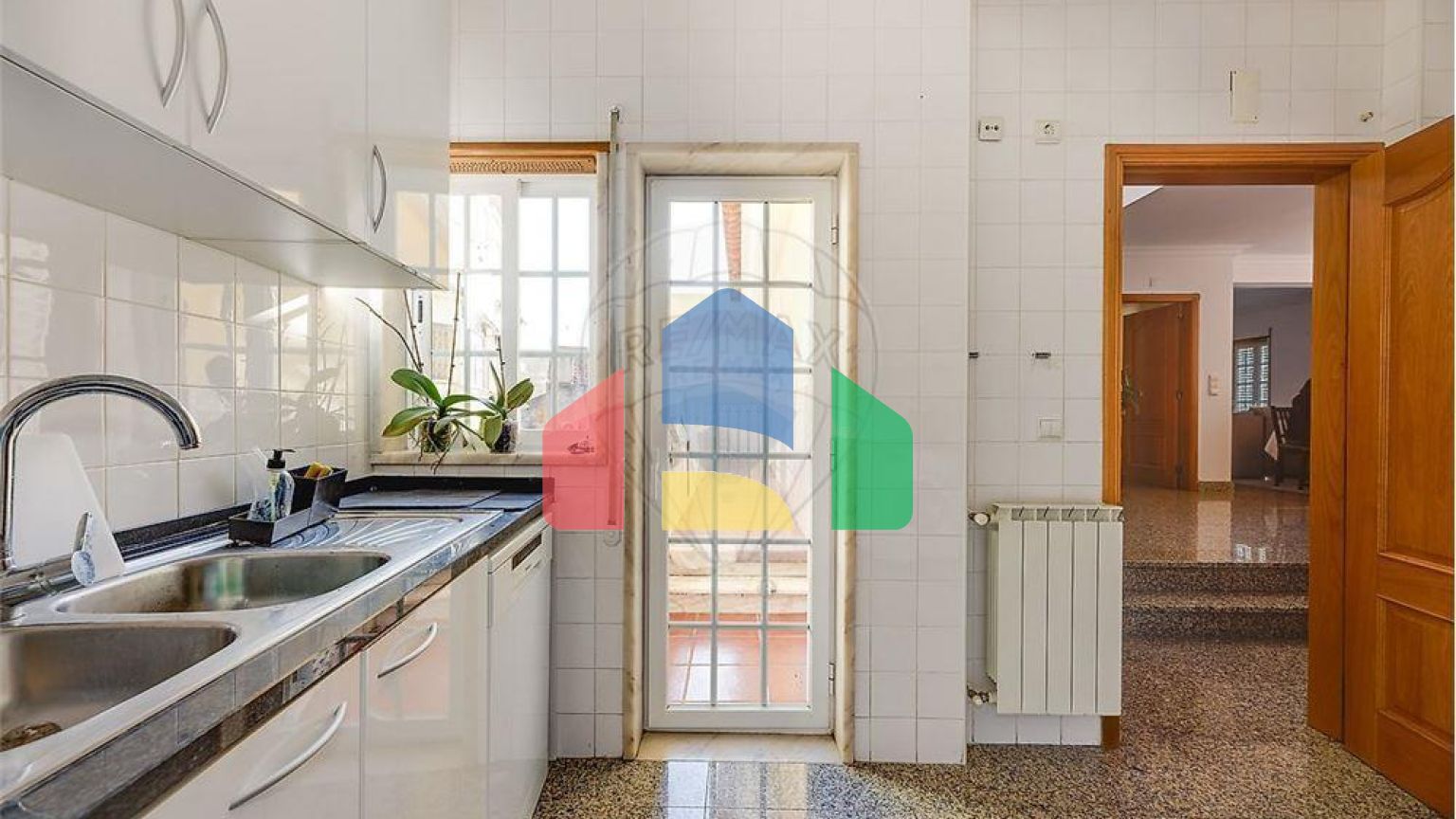 Residential - Single Family Home - T6 - Carcavelos e Parede, Cascais - PT