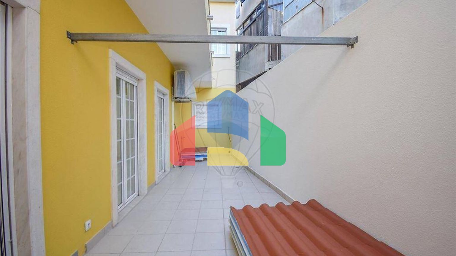 Residential - Single Family Home - T6 - Carcavelos e Parede, Cascais - PT