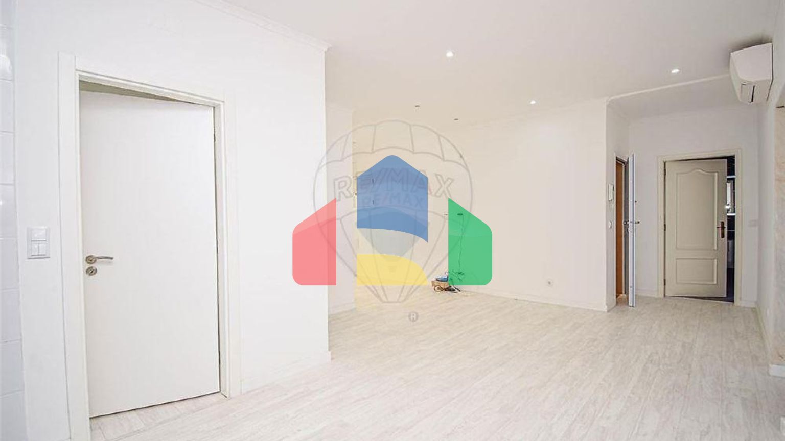 Residential - Single Family Home - T6 - Carcavelos e Parede, Cascais - PT