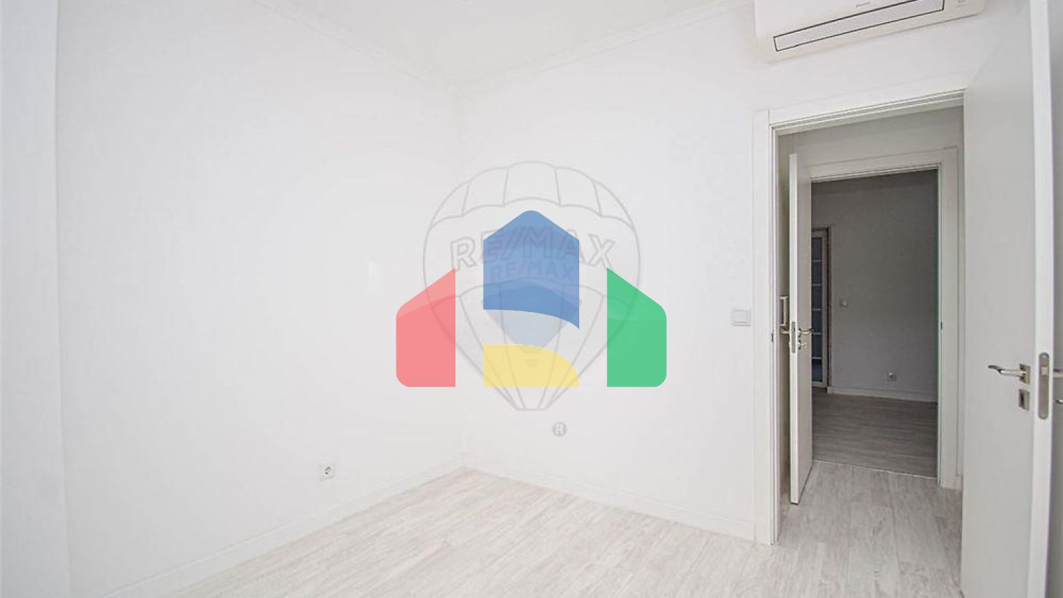 Residential - Single Family Home - T6 - Carcavelos e Parede, Cascais - PT