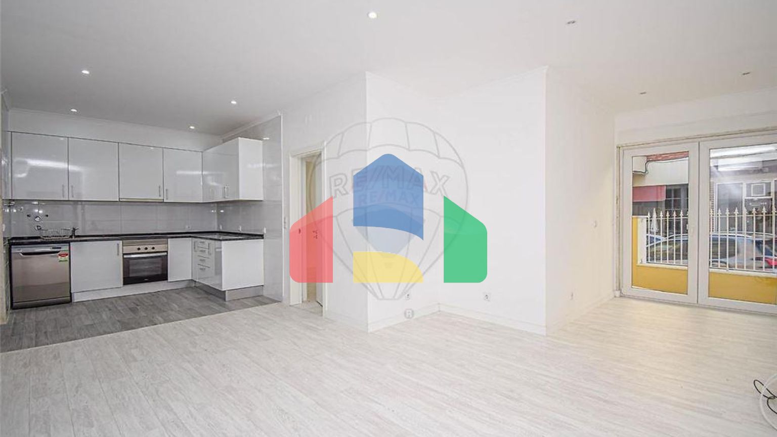 Residential - Single Family Home - T6 - Carcavelos e Parede, Cascais - PT