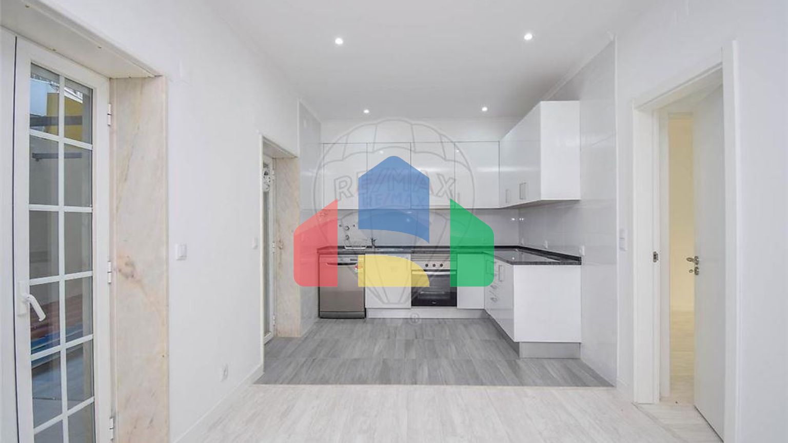 Residential - Single Family Home - T6 - Carcavelos e Parede, Cascais - PT