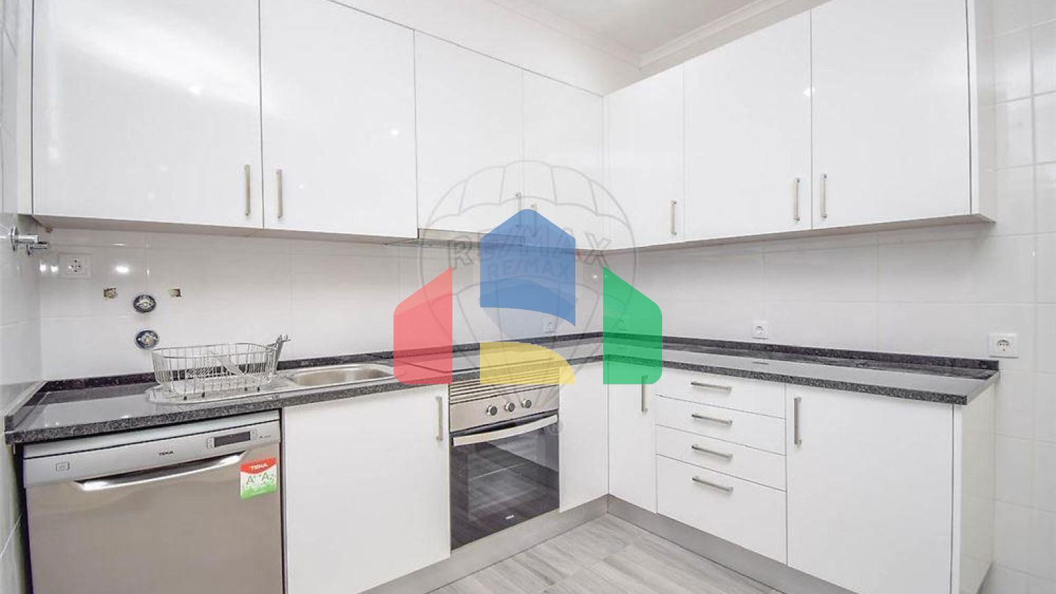 Residential - Single Family Home - T6 - Carcavelos e Parede, Cascais - PT