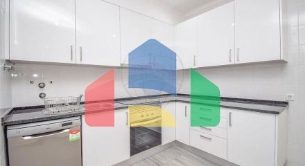 Residential - Single Family Home - T6 - Carcavelos e Parede, Cascais - PT