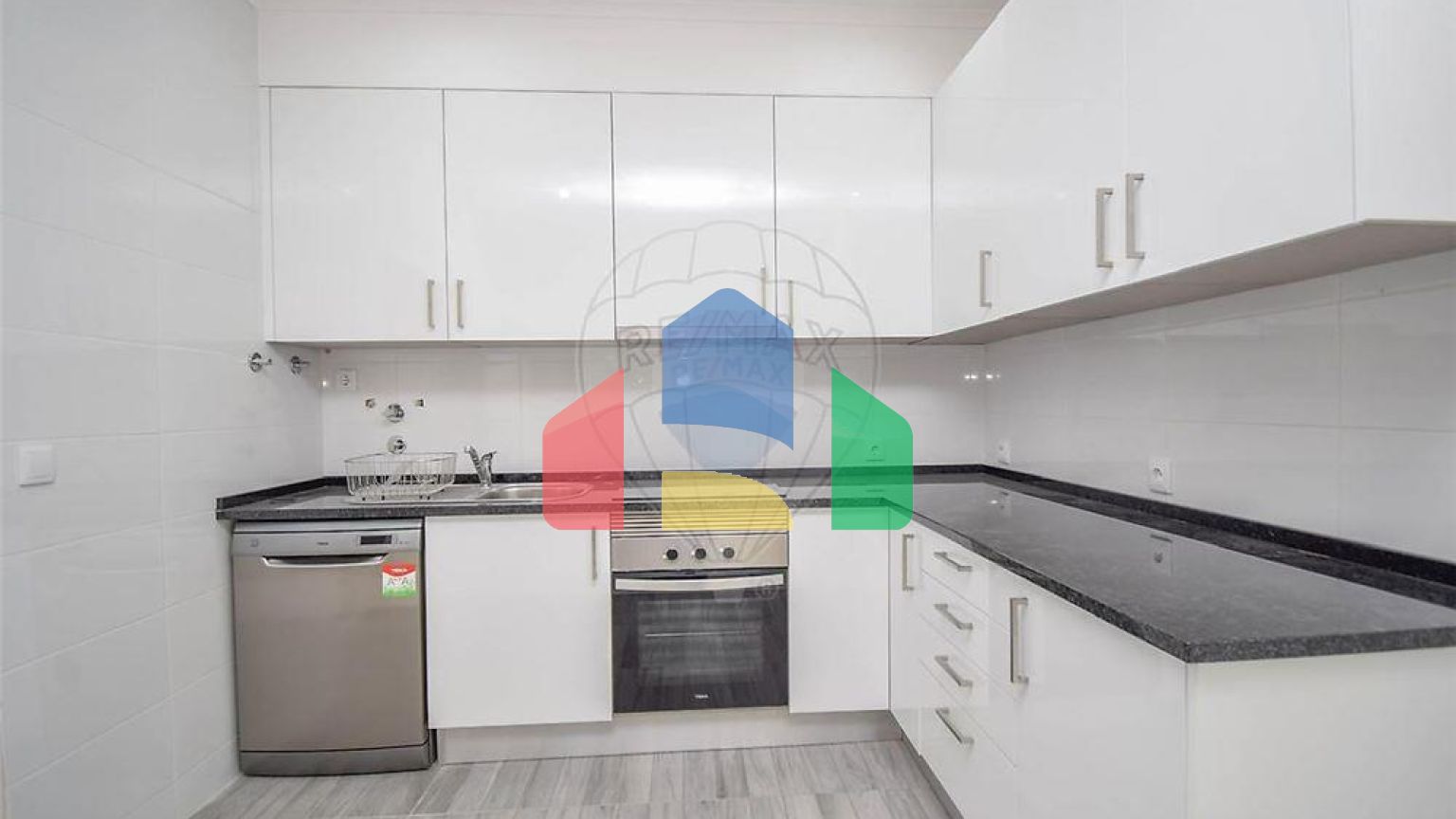 Residential - Single Family Home - T6 - Carcavelos e Parede, Cascais - PT