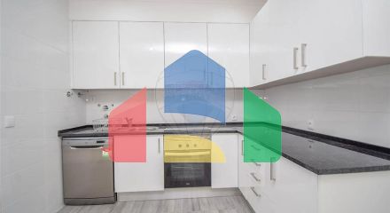 Residential - Single Family Home - T6 - Carcavelos e Parede, Cascais - PT