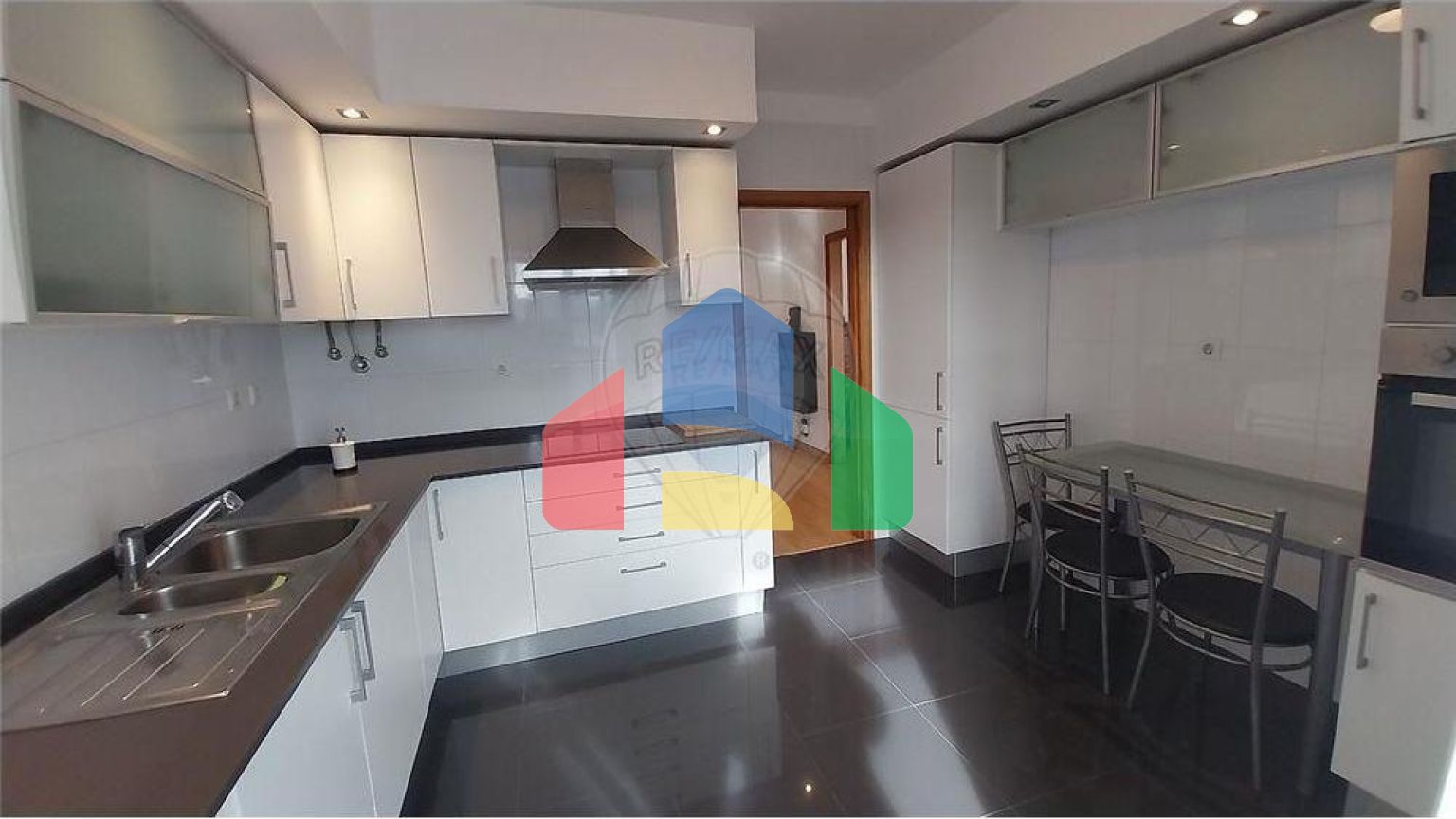 Residential - Condo/Apartment - T2 - Carcavelos e Parede, Cascais - PT