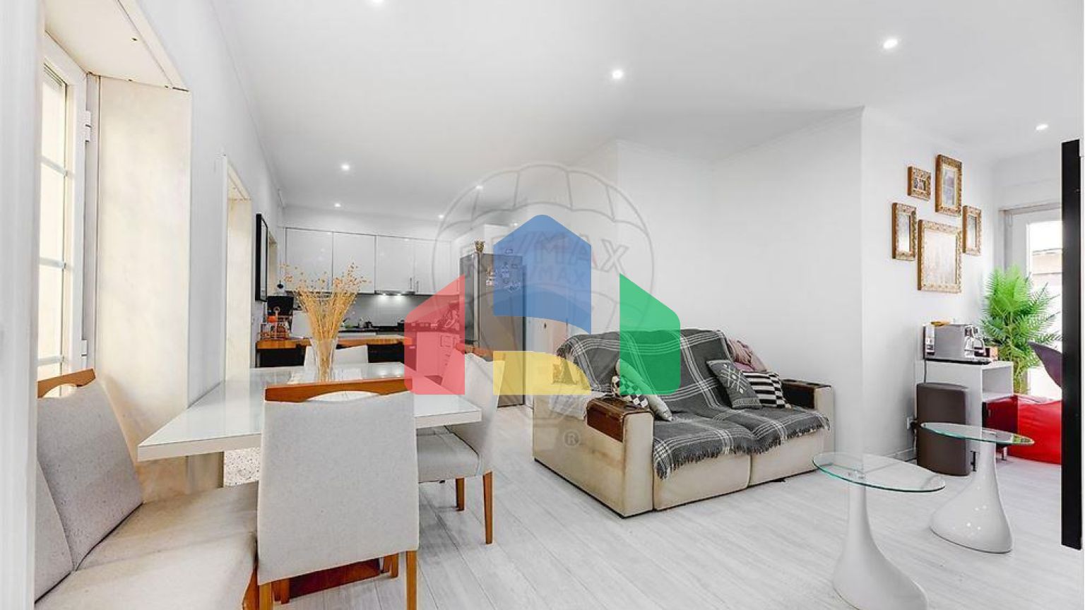 Residential - Condo/Apartment - T4 - Carcavelos e Parede, Cascais - PT