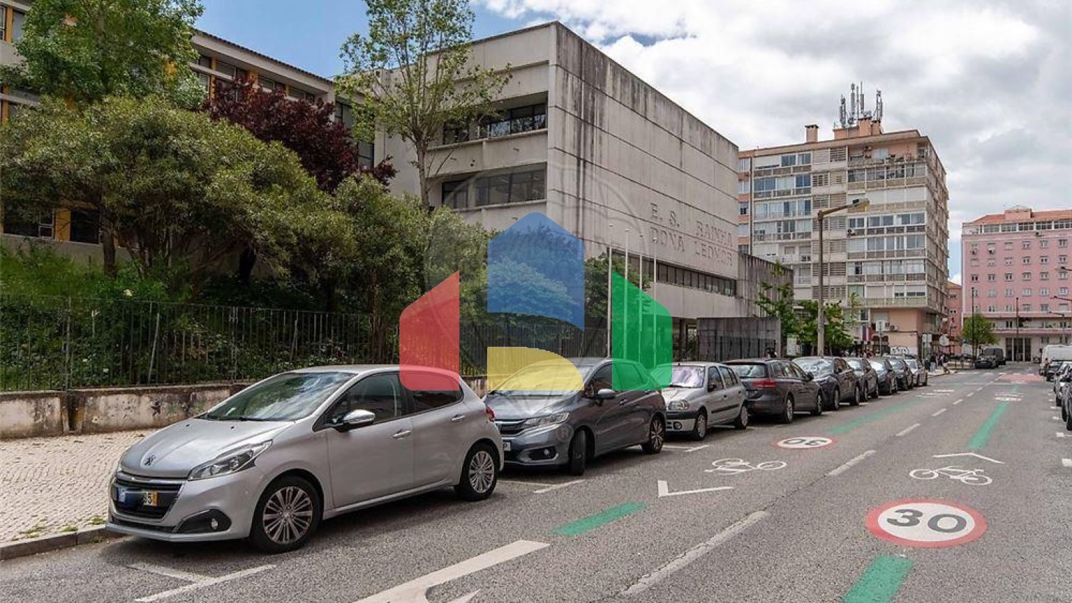 Residential - Condo/Apartment - T2 - Alvalade, Lisbon - PT