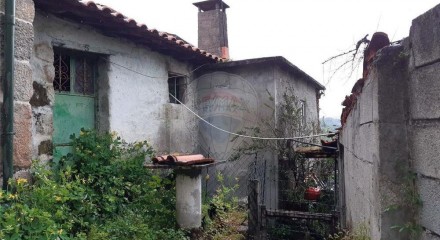 Residential - Single Family Home - T3 - Gouviães e Ucanha, Tarouca - PT