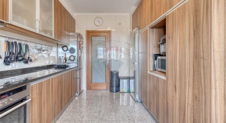 Residential - Condo/Apartment - T3 - Vilar de Andorinho, Vila Nova de Gaia - PT