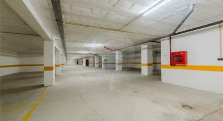 Residential - Garage - Vilar de Andorinho, Vila Nova de Gaia - PT