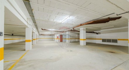 Residential - Garage - Vilar de Andorinho, Vila Nova de Gaia - PT