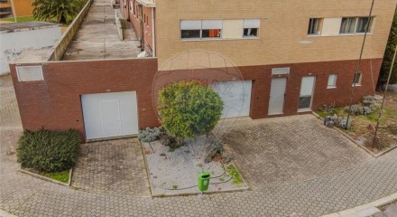 Residential - Garage - Vilar de Andorinho, Vila Nova de Gaia - PT