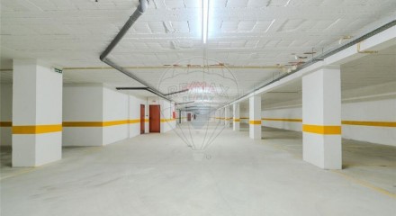 Residential - Garage - Vilar de Andorinho, Vila Nova de Gaia - PT
