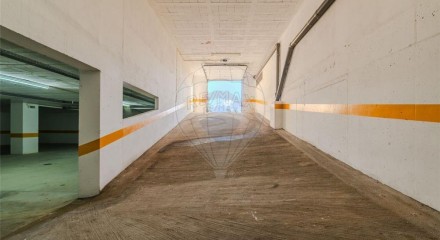 Residential - Garage - Vilar de Andorinho, Vila Nova de Gaia - PT