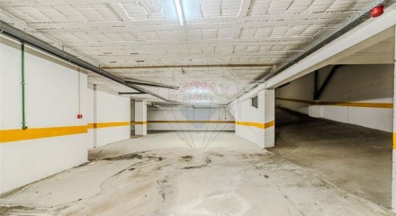Residential - Garage - Vilar de Andorinho, Vila Nova de Gaia - PT