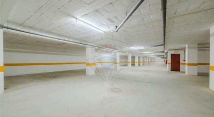 Residential - Garage - Vilar de Andorinho, Vila Nova de Gaia - PT