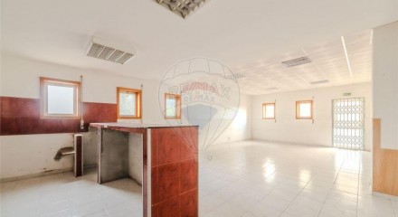 Residential - Garage - Vilar de Andorinho, Vila Nova de Gaia - PT