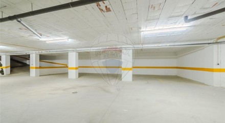 Residential - Garage - Vilar de Andorinho, Vila Nova de Gaia - PT