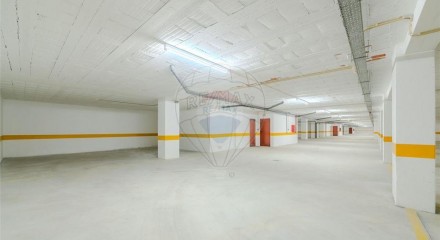 Residential - Garage - Vilar de Andorinho, Vila Nova de Gaia - PT