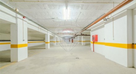 Residential - Garage - Vilar de Andorinho, Vila Nova de Gaia - PT