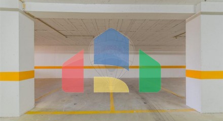 Residential - Garage - Vilar de Andorinho, Vila Nova de Gaia - PT