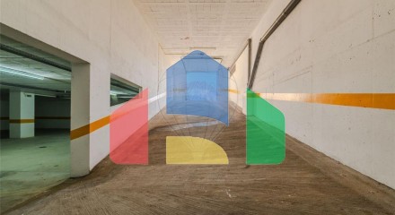 Residential - Garage - Vilar de Andorinho, Vila Nova de Gaia - PT