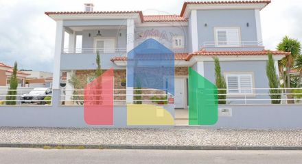 Residential - Single Family Home - T4 - Azeitão (São Lourenço e São Simão), Setubal - PT