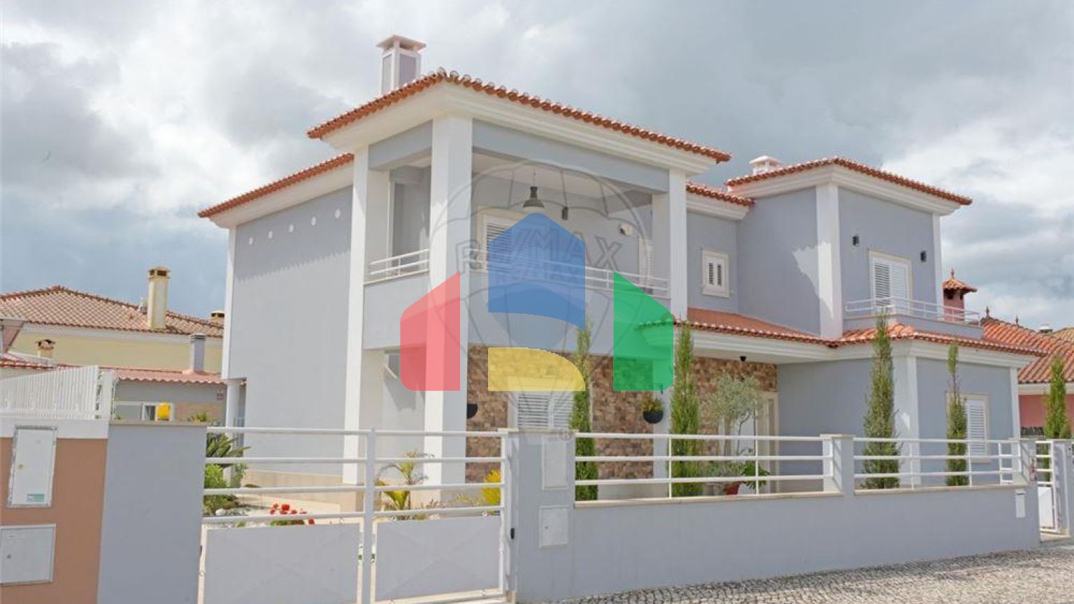 Residential - Single Family Home - T4 - Azeitão (São Lourenço e São Simão), Setubal - PT