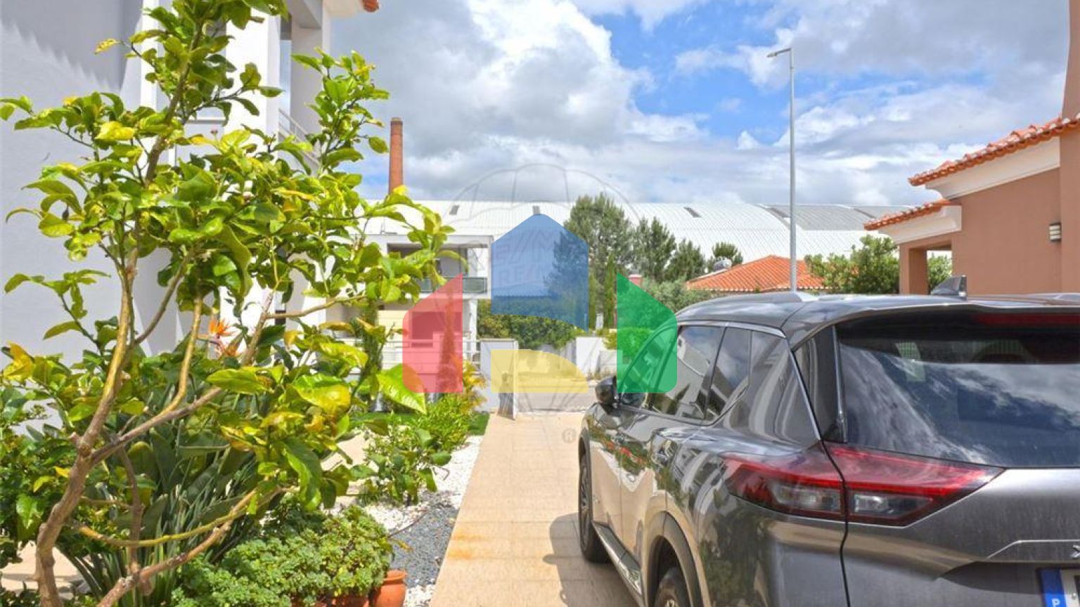 Residential - Single Family Home - T4 - Azeitão (São Lourenço e São Simão), Setubal - PT