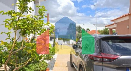 Residential - Single Family Home - T4 - Azeitão (São Lourenço e São Simão), Setubal - PT