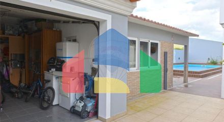 Residential - Single Family Home - T4 - Azeitão (São Lourenço e São Simão), Setubal - PT